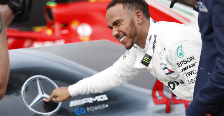 Lewis Hamilton - podpisanie kontraktu
