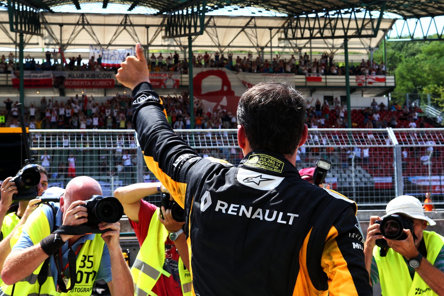 Robert Kubica (POL) Renault Sport F1 Team Test Driver waves to the fans in the grandstand. Formula One Testing. Wednesday 2nd August 2017. Budapest, Hungary.