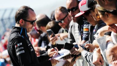 Robert Kubica (POL) Williams Racing signs autographs for the fans. Canadian Grand Prix, Thursday 6th June 2019. Montreal, Canada.