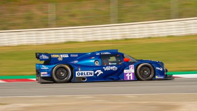 Mateusz Kaprzyk zakończył kwalifikacje do swojego pierwszego wyścigu European Le Mans Series na 15. pozycji w klasie LMP3. Wcześniej 19-letni katowiczanin zaimponował na torze w Barcelonie, długo utrzymując drugie miejsce w porannym treningu. 