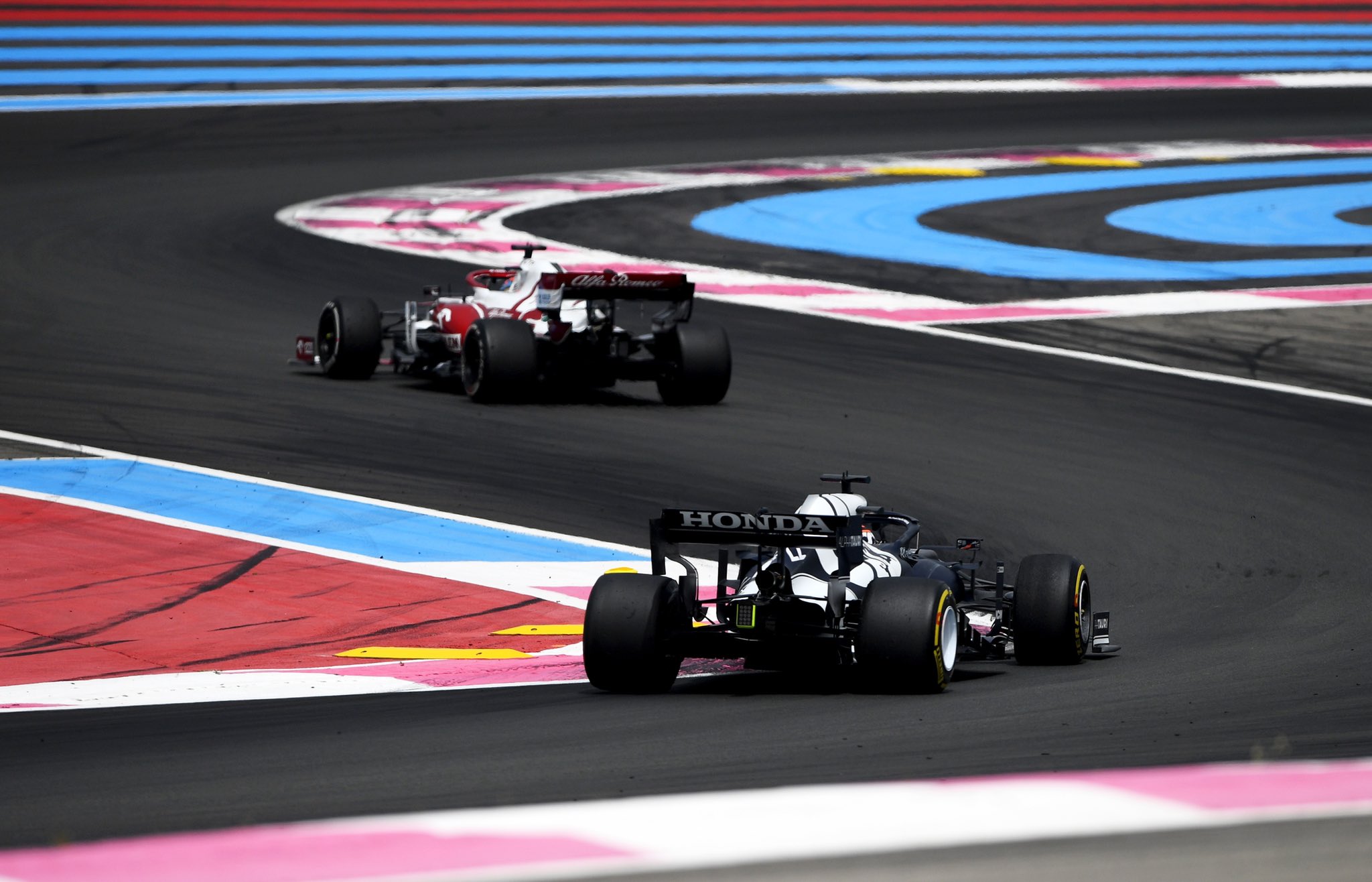 Verstappen wyrywa Mercedesowi zwycięstwo na ostatnich okrążeniach