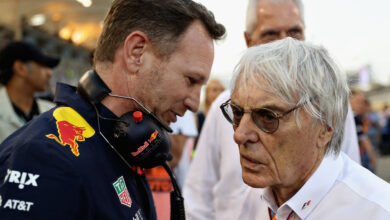 BAHRAIN, BAHRAIN - APRIL 16: Red Bull Racing Team Principal Christian Horner talks with Bernie Ecclestone, Chairman Emeritus of the Formula One Group on the grid during the Bahrain Formula One Grand Prix at Bahrain International Circuit on April 16, 2017 in Bahrain, Bahrain