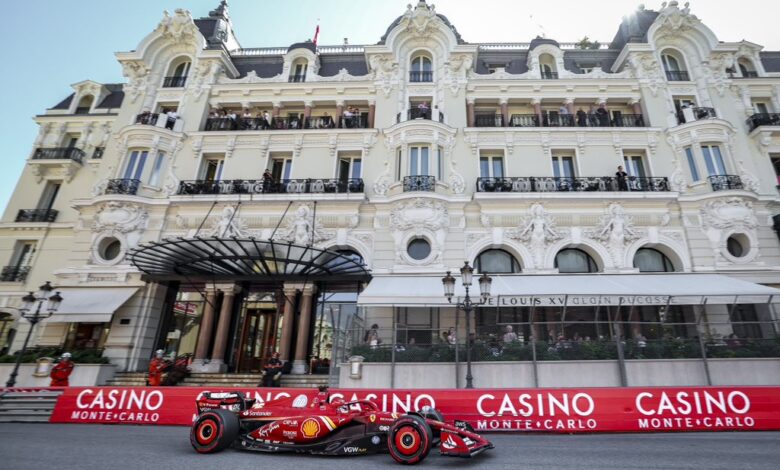 Charles Leclerc w bolidzie Scuderii Ferrari podczas GP Monako F1 2024.