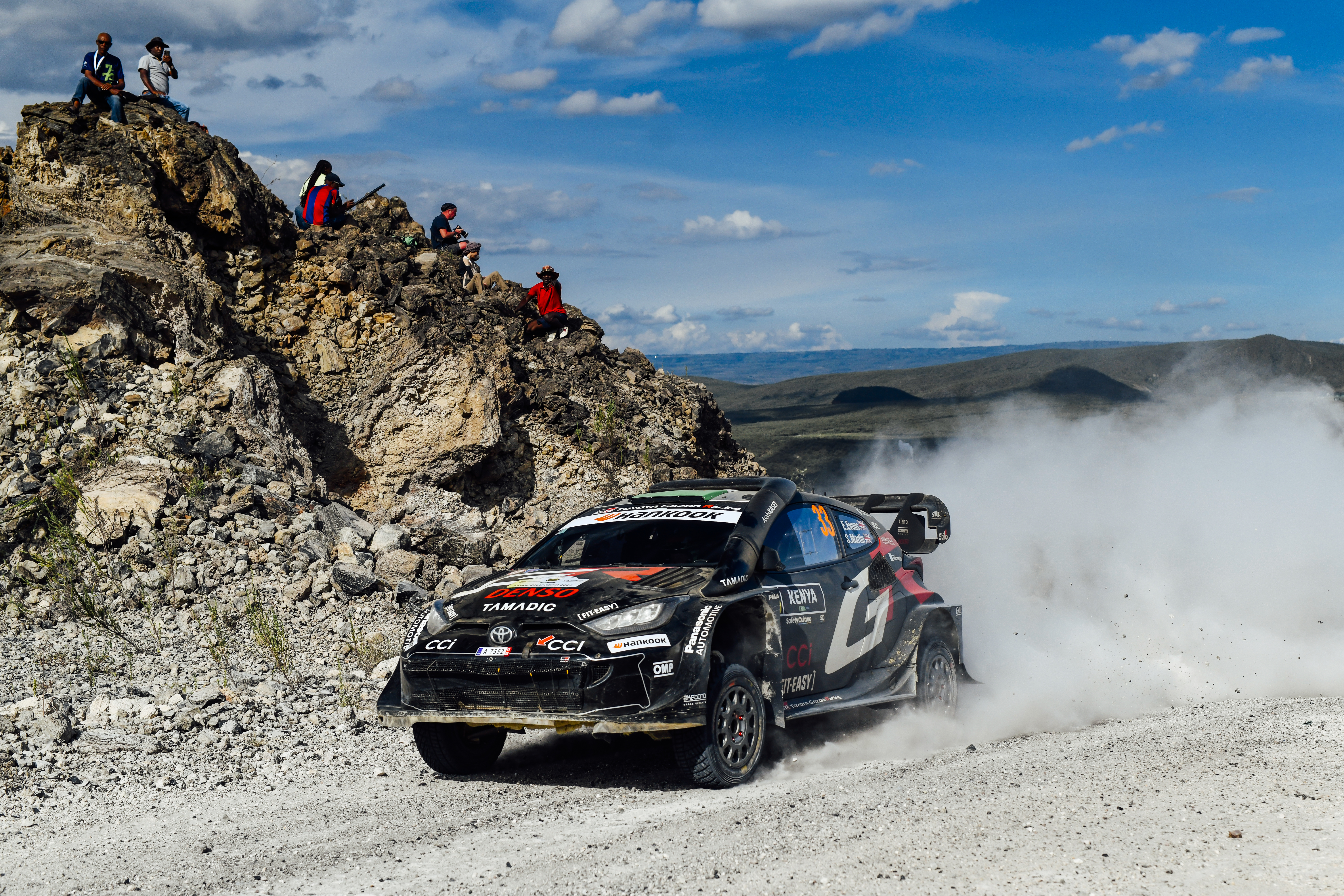 Evans liderem po ciężkim dniu. Kłopoty Hyundaia w Kenii