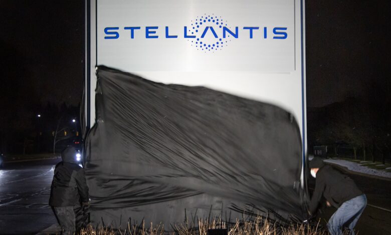 The new signage was revealed at the North America office in Auburn Hills, Mich., marking the launch of a world leader for a new era of sustainable mobility. The new company was formed by the merger of FCA and Groupe PSA. Stellantis
