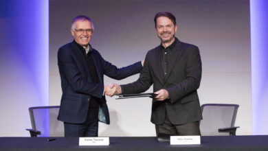 Carlos Tavares, PSA (left) and Mike Manley, FCA Stellantis