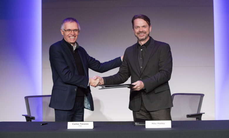 Carlos Tavares, PSA (left) and Mike Manley, FCA Stellantis