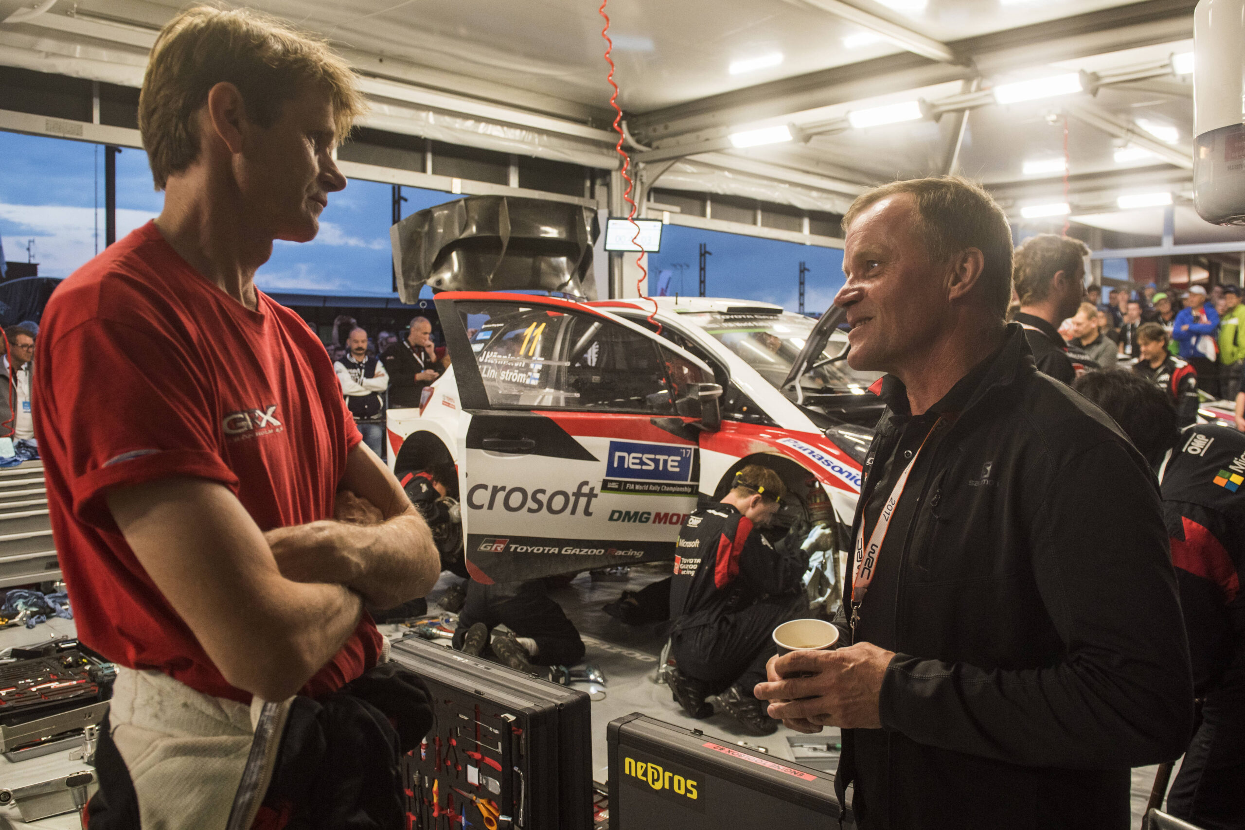 Mäkinen miażdży nowy rajd w WRC