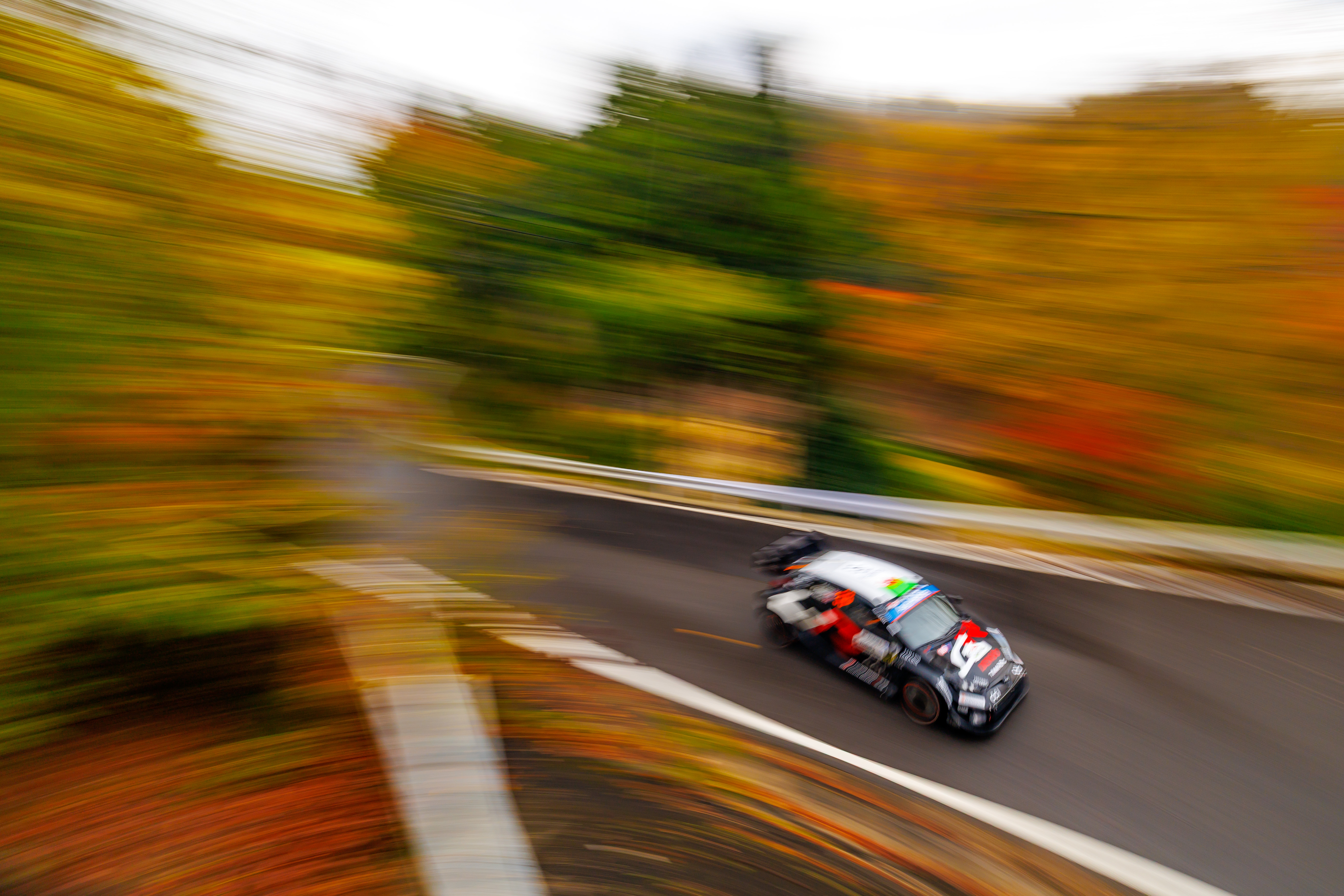 Ogier triumfuje w deszczowym Rajdzie Japonii