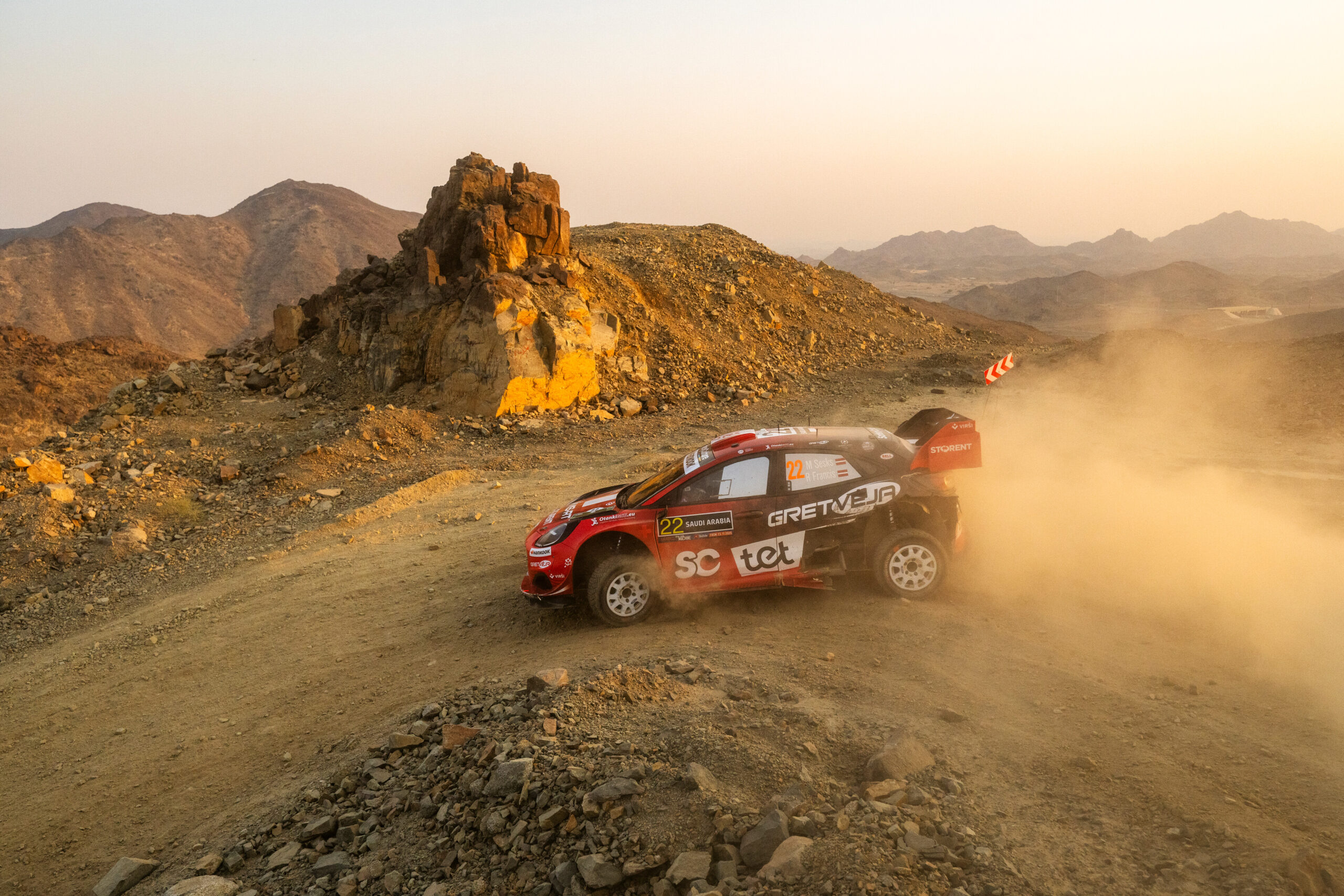 Sesks sensacyjnym liderem po karze dla Fourmaux