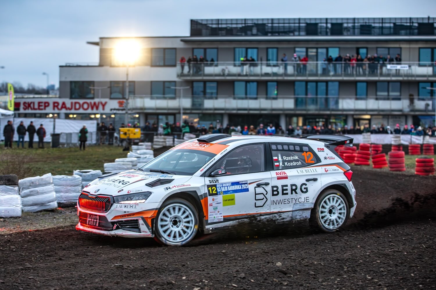 19-latek zachwycił w debiucie za kierownicą Rally2. Rzeźnik w czołówce Barbórki