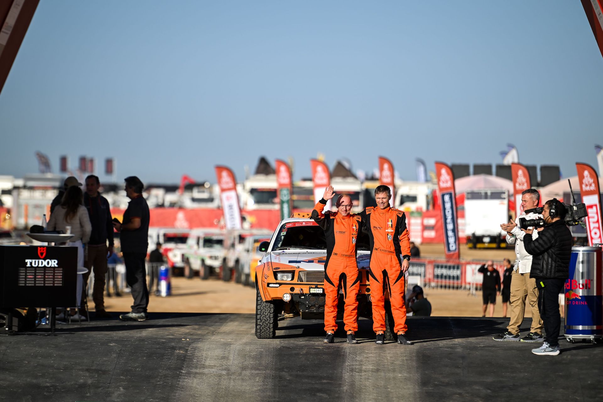 Porsche 924 polskiej załogi na drugim miejscu w Prologu Dakar Classic 2026