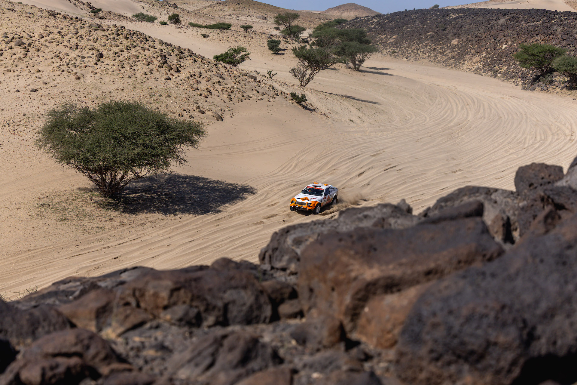 Polskie Porsche 924 jedynym autem z napędem na jedną oś w rajdzie Dakar Classic 2026