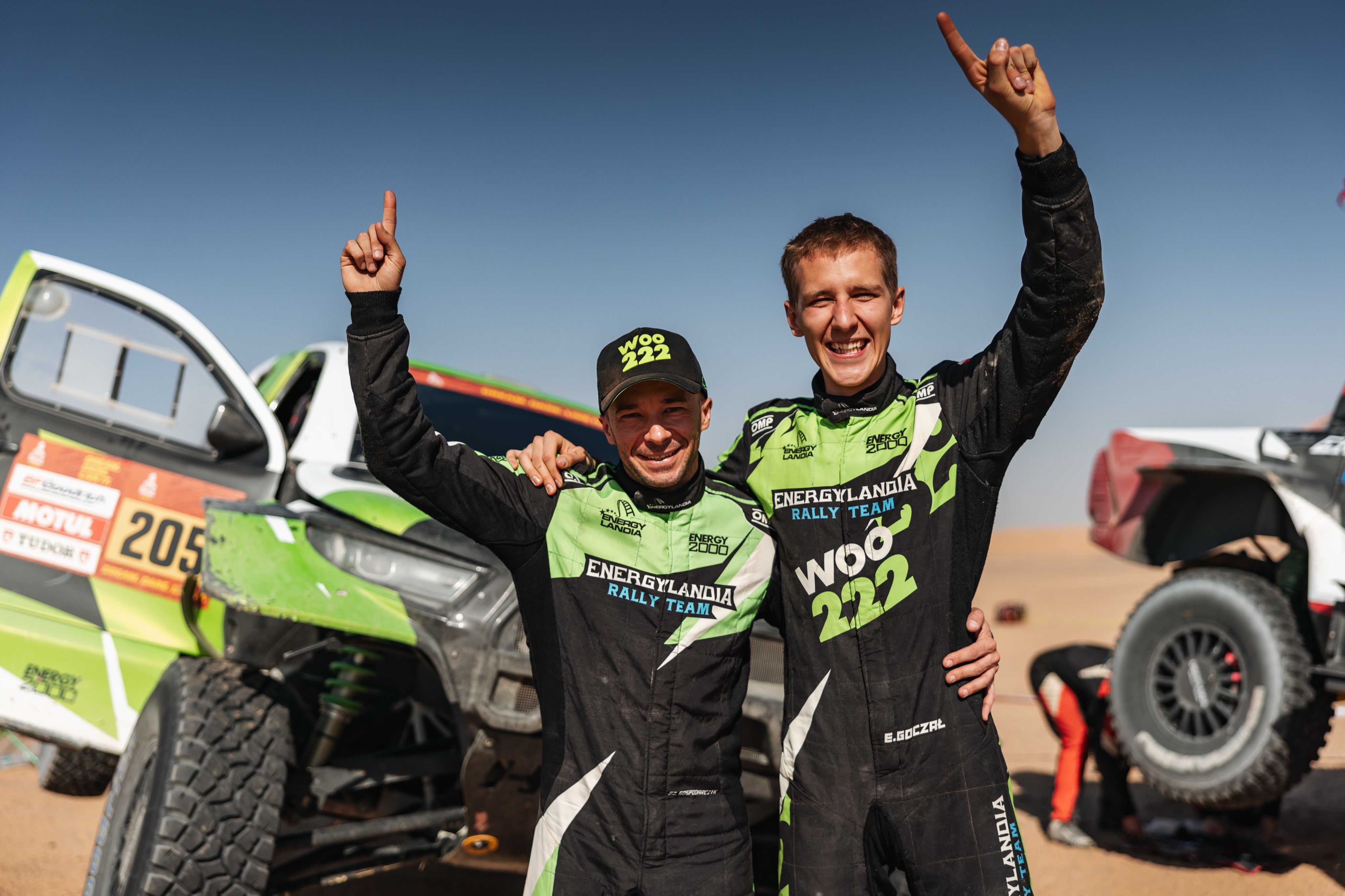 Goczałowie pierwsi na trasie 10. etapu Dakaru. Awaria drążka i cztery przebite opony