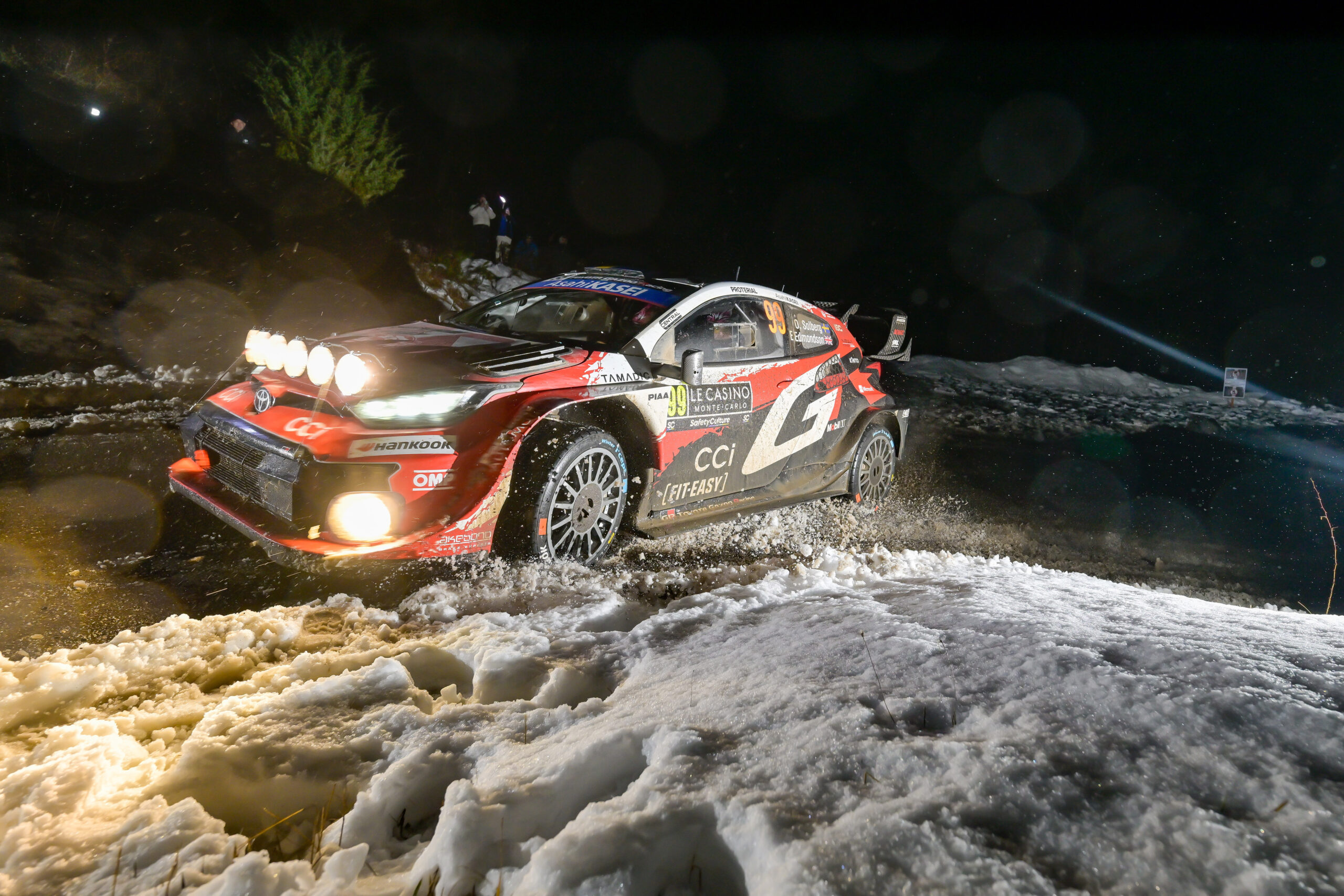 Solberg pewnym liderem w Rajdzie Monte Carlo. Neuville w rowie, Ogier goni Evansa