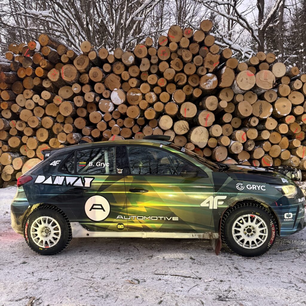 14-letni Bruno Gryc na starcie Rally Alūksne. Nastoletni talent debiutuje w zimowym rajdzie
