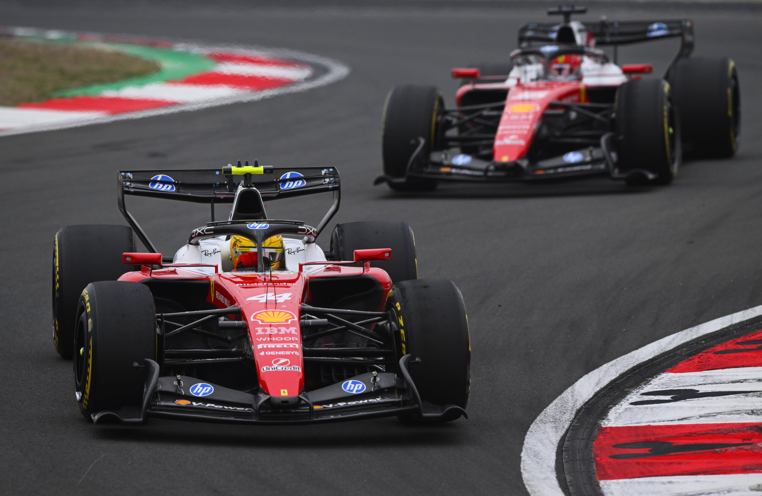 Szef Ferrari nie chciał przerywać walki Hamiltona i Leclerca