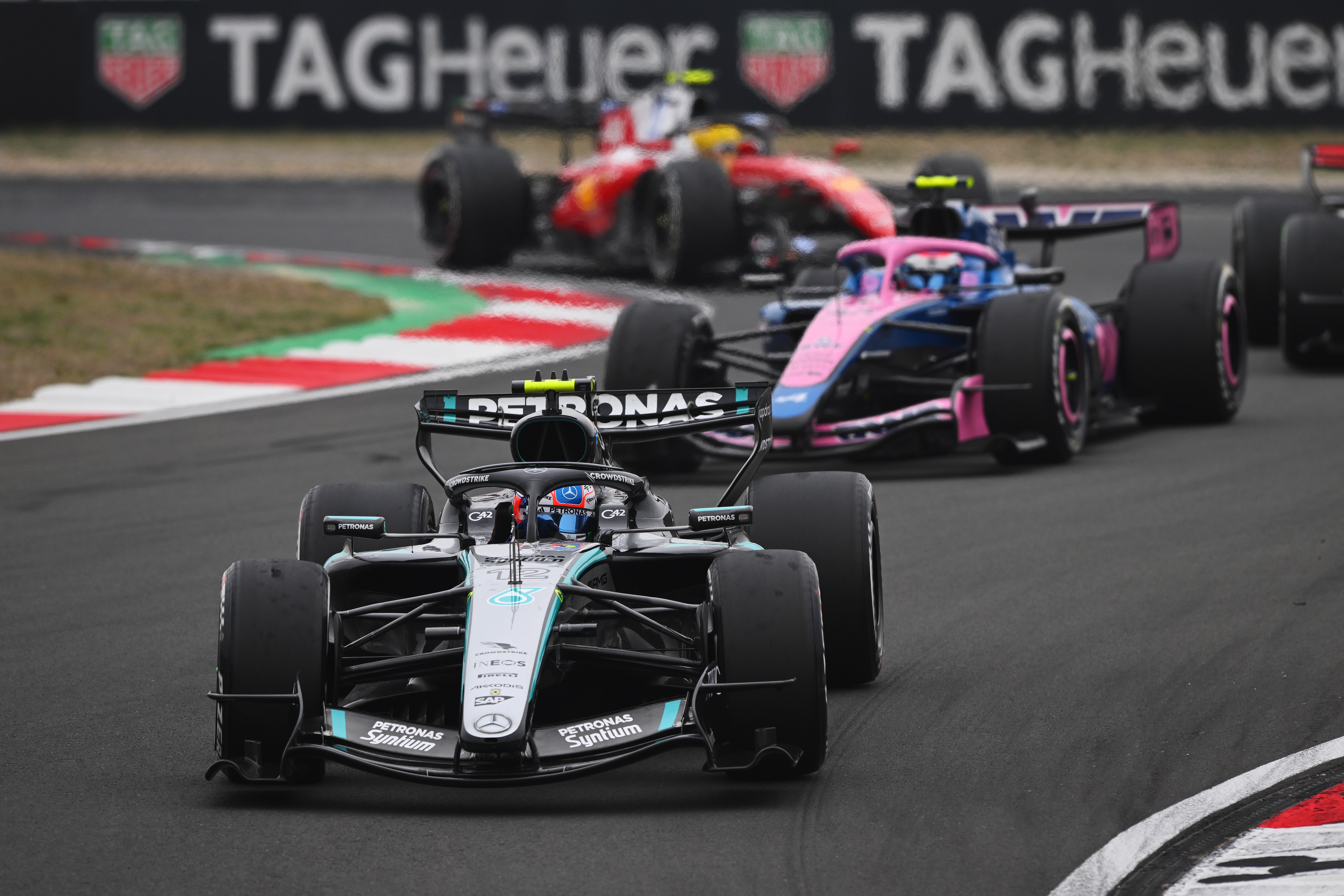 Historyczny triumf nastolatka. Kimi Antonelli najmłodszym zwycięzcą od lat, Hamilton na podium w czerwieni