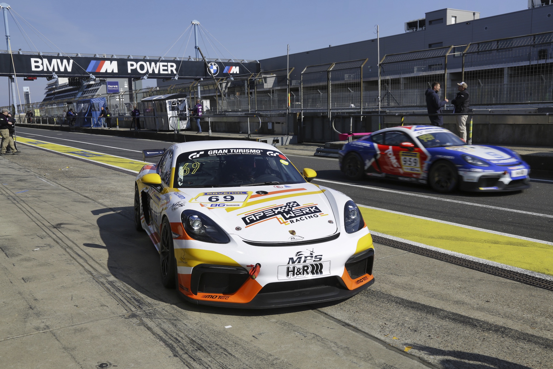 Polacy wygrywają na Nürburgringu. Udany debiut ApexWerk Racing