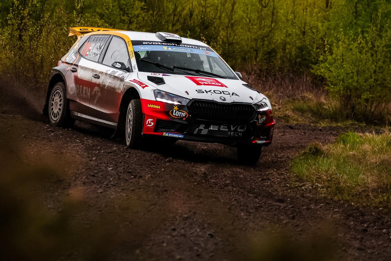 Jakub Matulka i Damian Syty poza podium w Rajdzie Nyköping