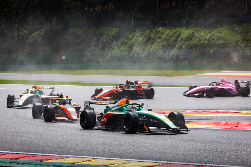 Jan Przyrowski blisko podium na legendarnym Spa-Francorchamps