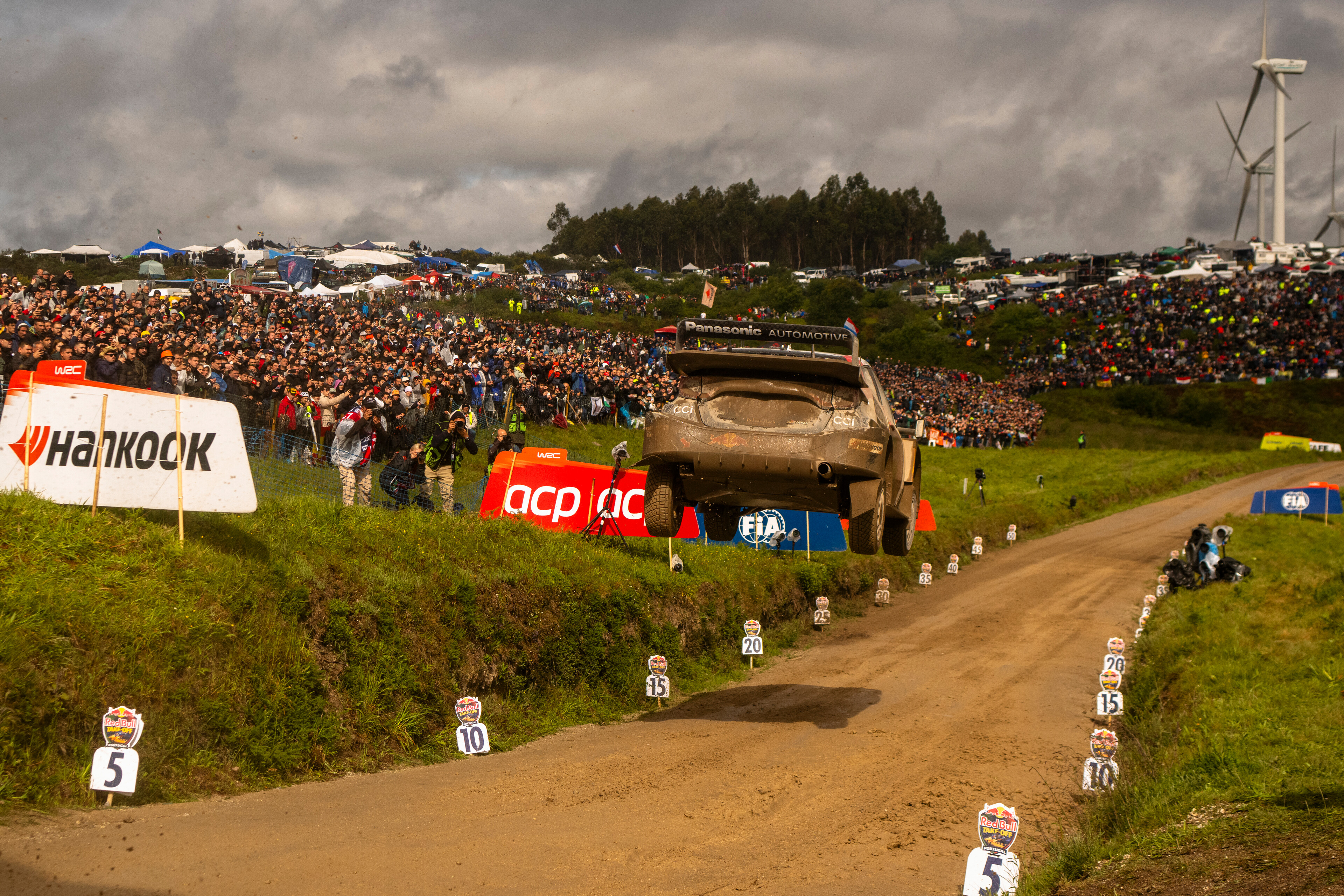 Thierry Neuville wygrywa w Portugalii po problemach Toyoty