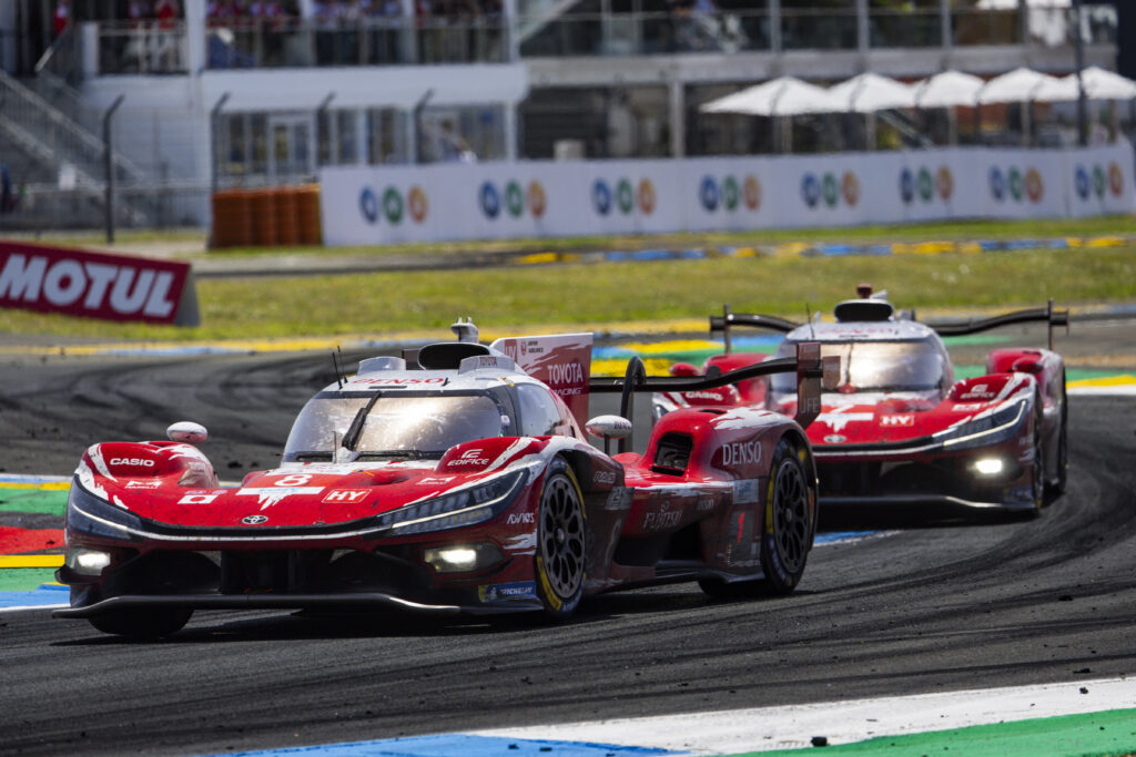 08 BUEMI Sébastien (swi), HARTLEY Brendon (nzl), HIRAKAWA Ryo (jpn), Toyota Racing, Toyota TR010 Hybrid #08, Hypercar, action in front of 07 CONWAY Mike (gbr), KOBAYASHI Kamui (jpn), DE VRIES Nyck (nld), Toyota Racing, Toyota TR010 Hybrid #07, Hypercar, action during the 24 Hours of Le Mans 2026, 3rd round of the 2026 FIA World Endurance Championship, on June 13, 2026 on the Circuit des 24 Heures du Mans in Le Mans, France - Photo