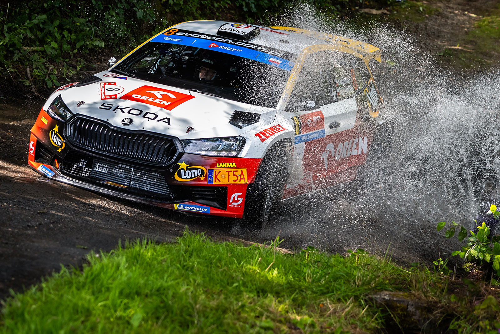 Suninen kontroluje. Matulka drugi, Marczyk broni podium po pierwszej niedzielnej pętli