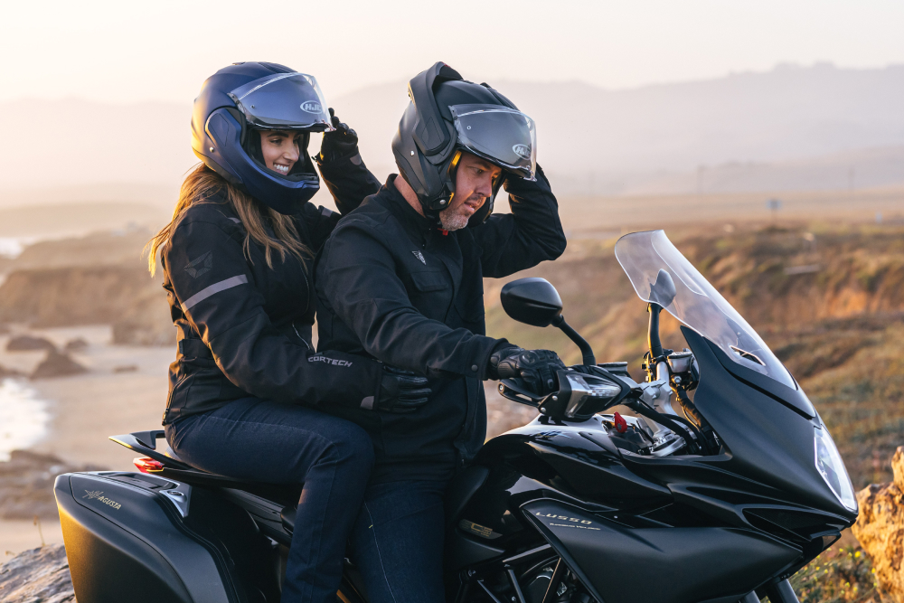 Czy kask motocyklowy do 2000 zł zapewni ochronę na poziomie droższych modeli premium?