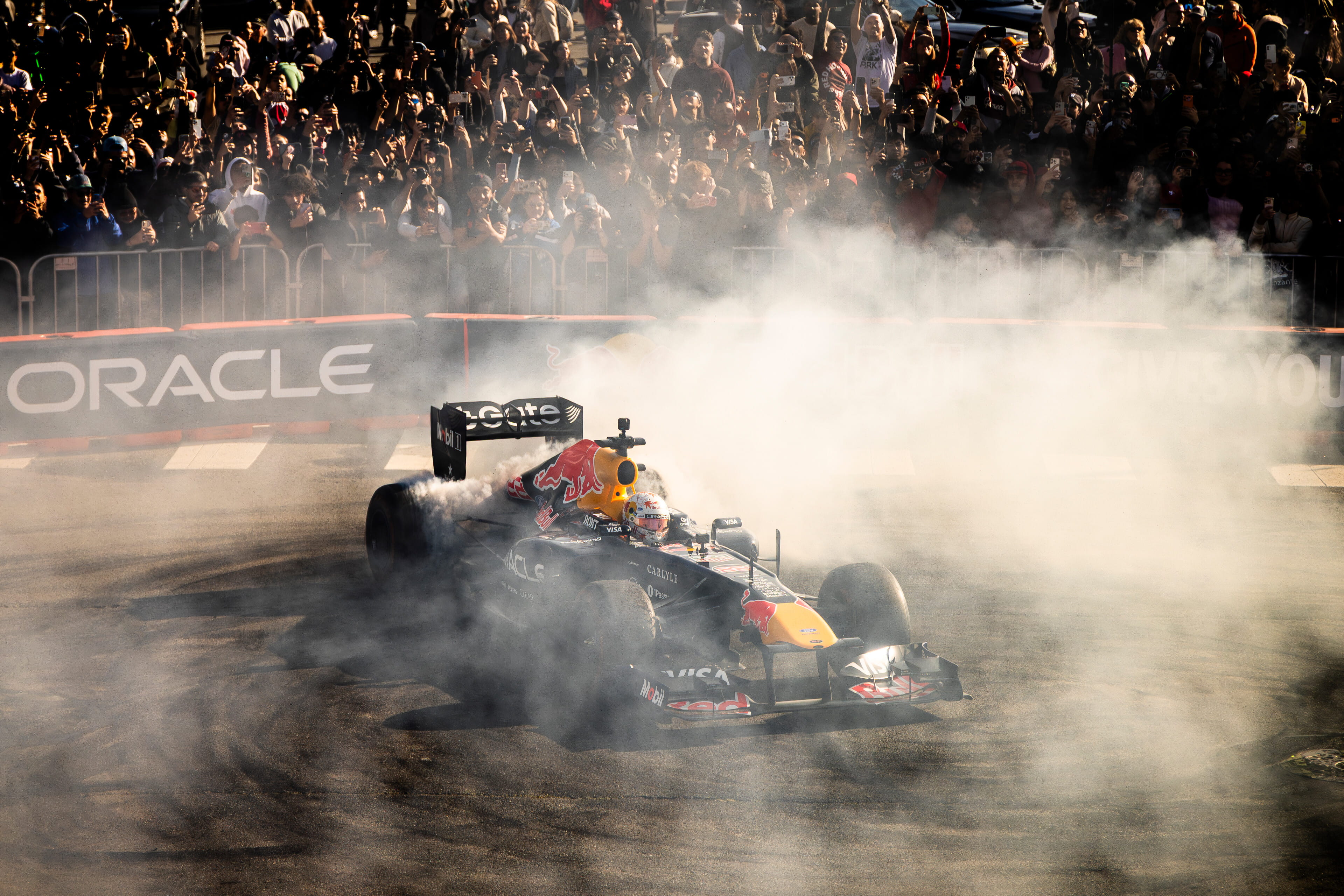 Ryk V8 na PGE Narodowym. Dwa bolidy F1 Red Bulla pojadą przed finałem Drift Masters