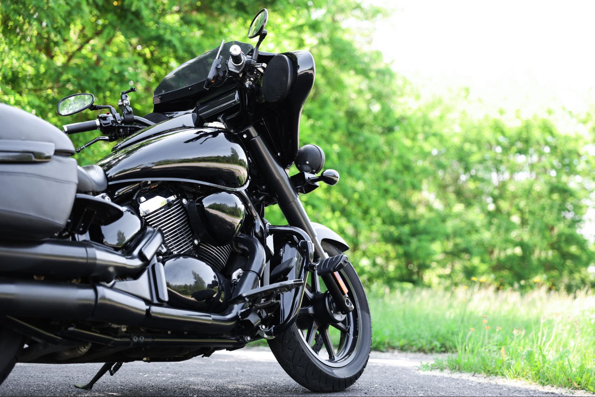 Czy cięższy motocykl zawsze jest trudniejszy w prowadzeniu?