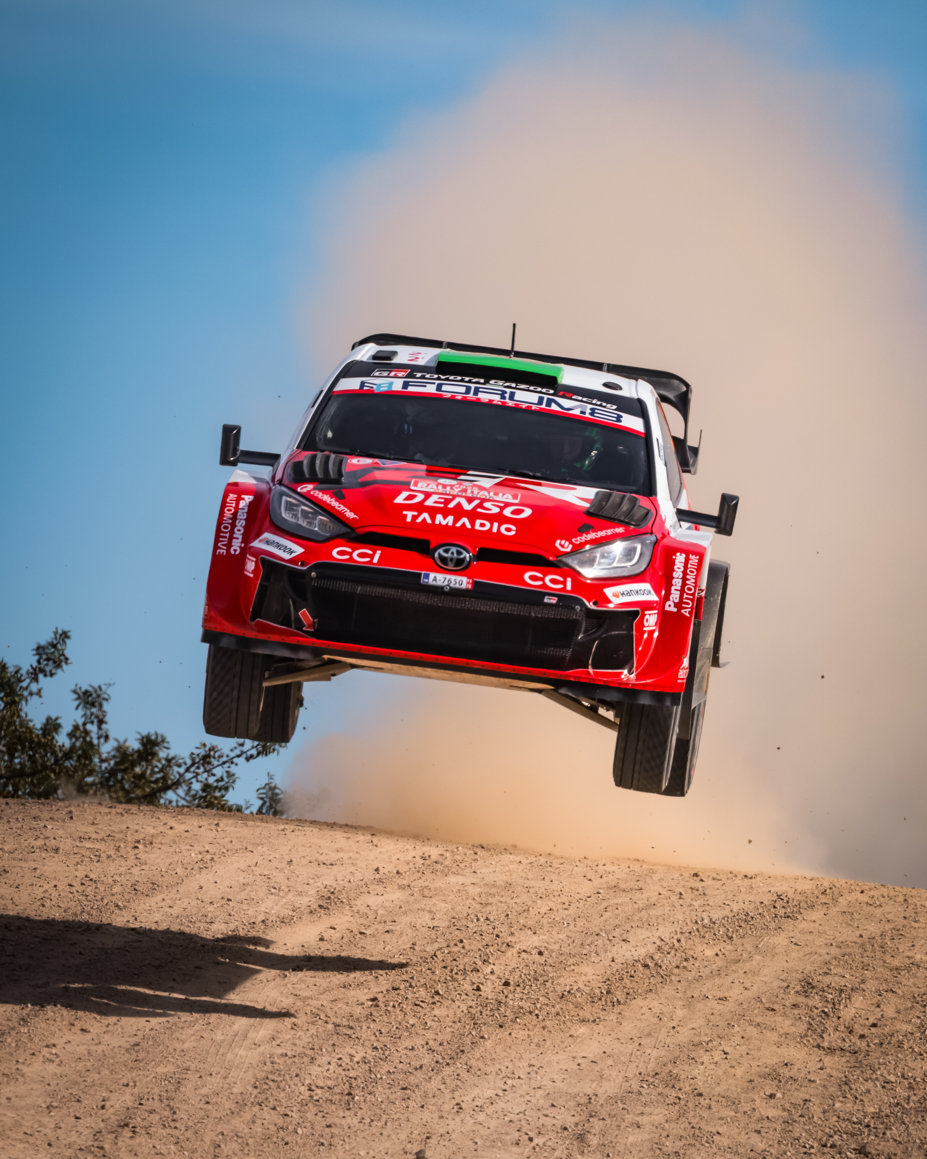 Solberg demoluje rywali w sobotę. Mistrzowski tytuł wisi na włosku przed Power Stage