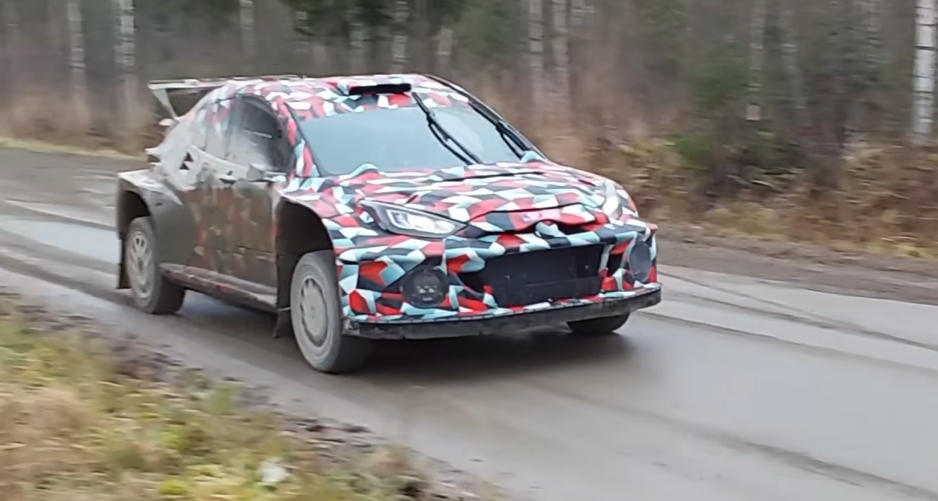 Rovanperä i Solberg na fińskich szutrach. Toyota sprawdza auto na nową erę WRC [VIDEO]
