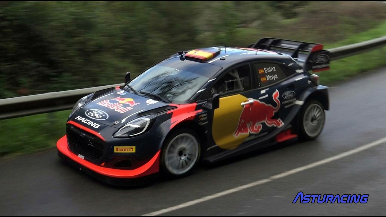 64-letni Carlos Sainz za kierownicą Forda Pumy Rally1. Jest nagranie z testu